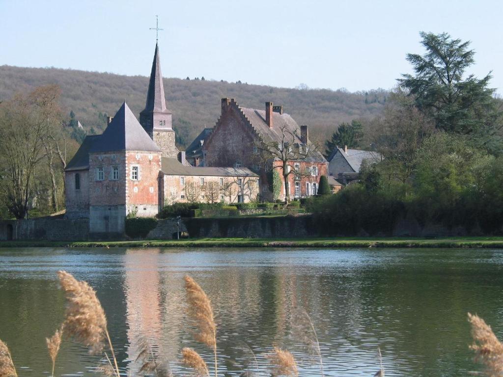 Gite Atypique Caravane Vintage Et Piscine Ouverte Du 15 Mai Au 30 Septembre Godinne ภายนอก รูปภาพ